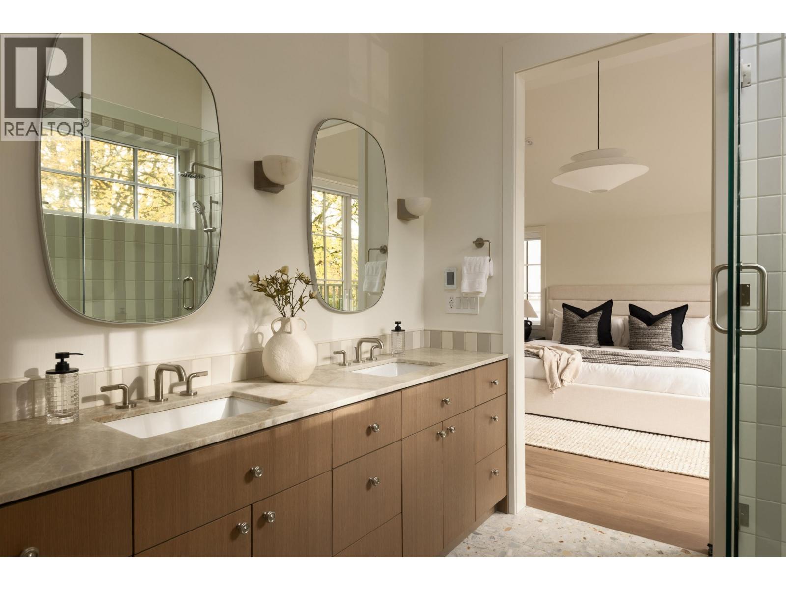 1 15 W 20TH AVENUE, Vancouver