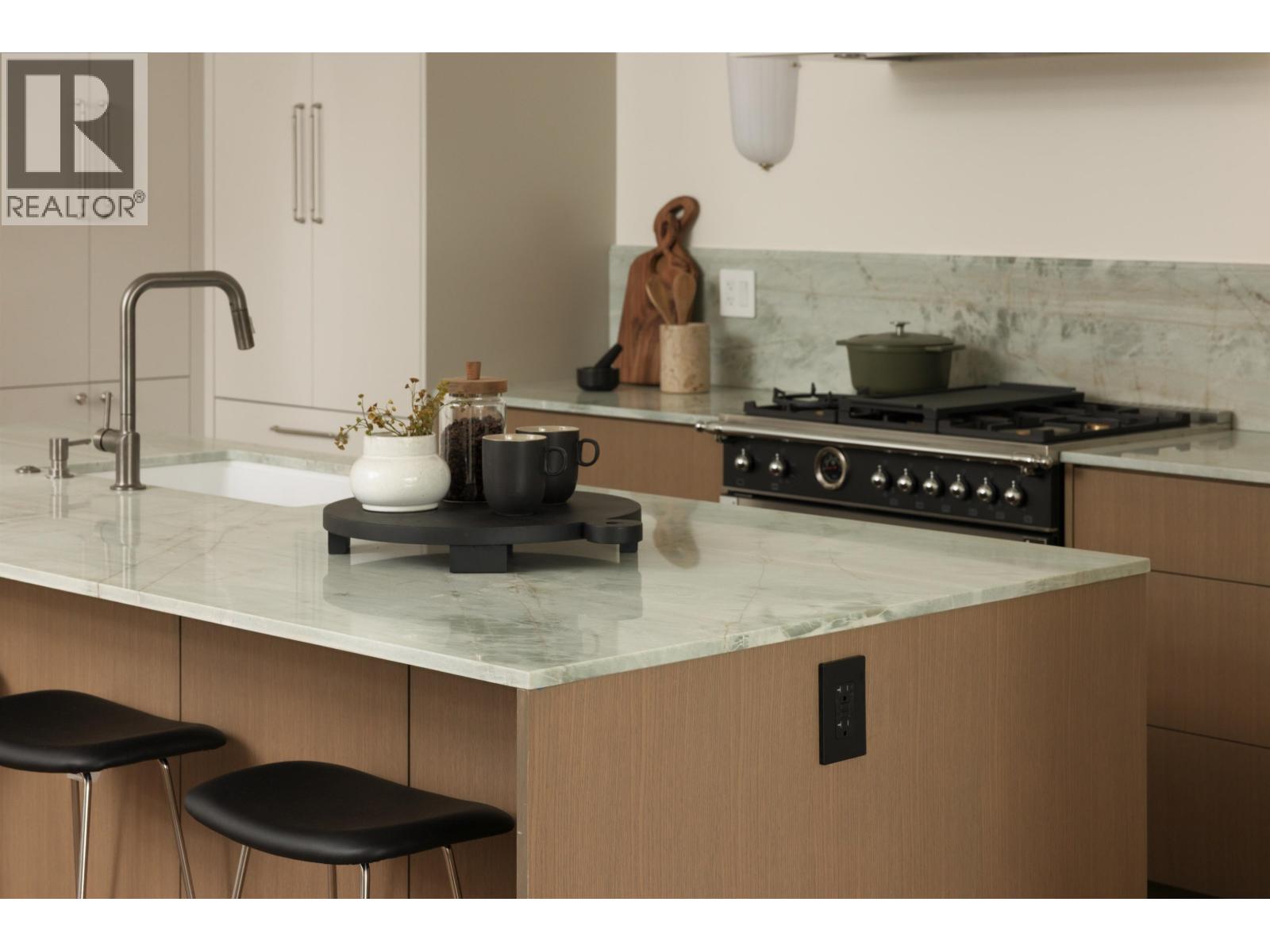 1 15 W 20TH AVENUE, Vancouver