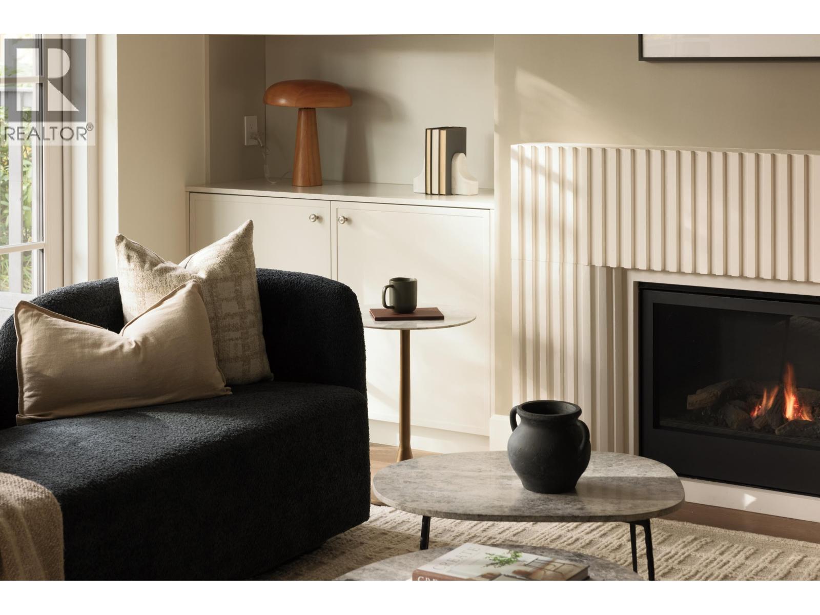 1 15 W 20TH AVENUE, Vancouver