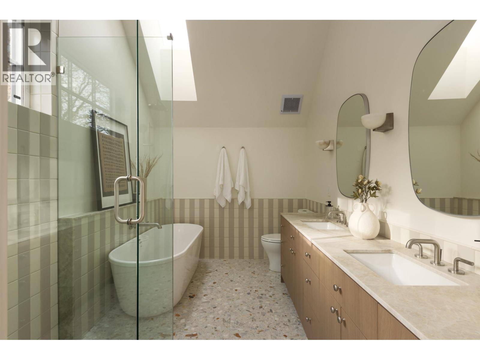 1 15 W 20TH AVENUE, Vancouver