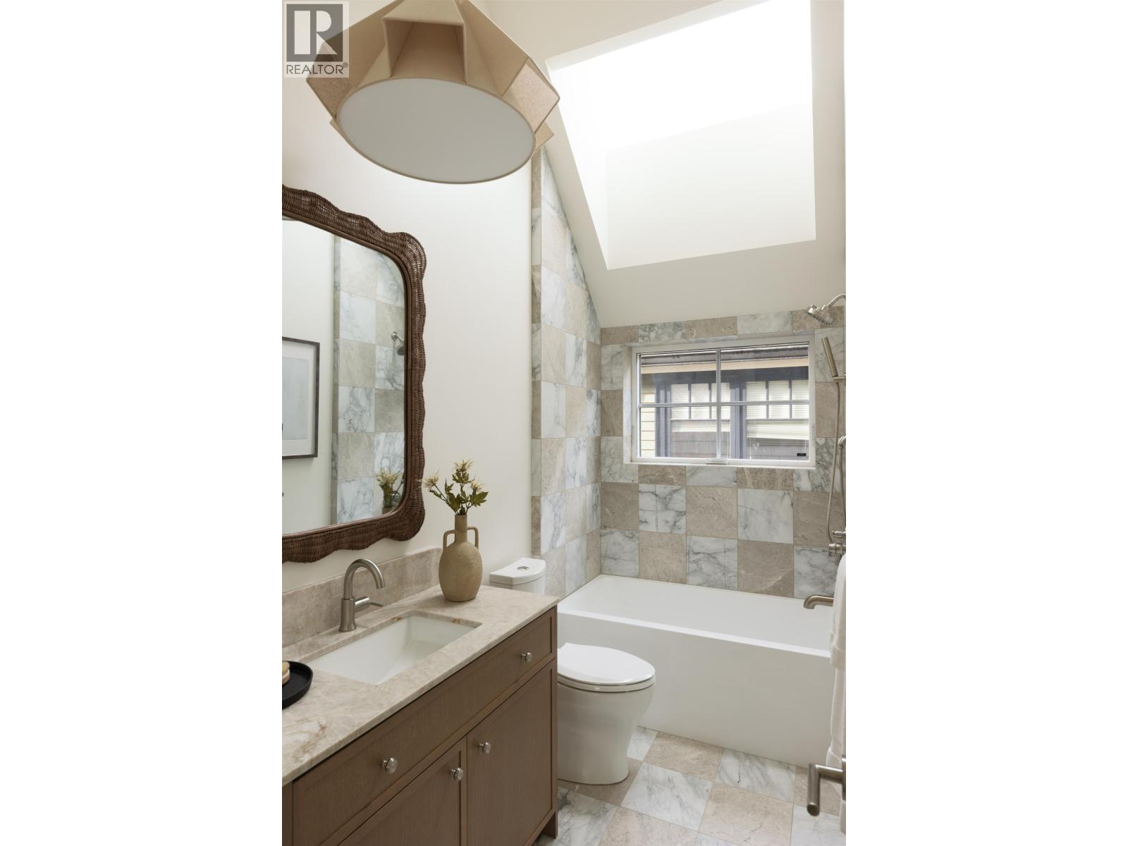 1 15 W 20TH AVENUE, Vancouver