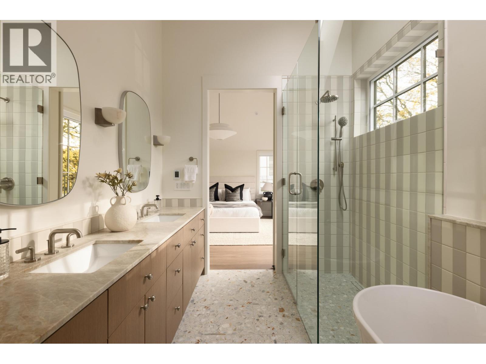 1 15 W 20TH AVENUE, Vancouver