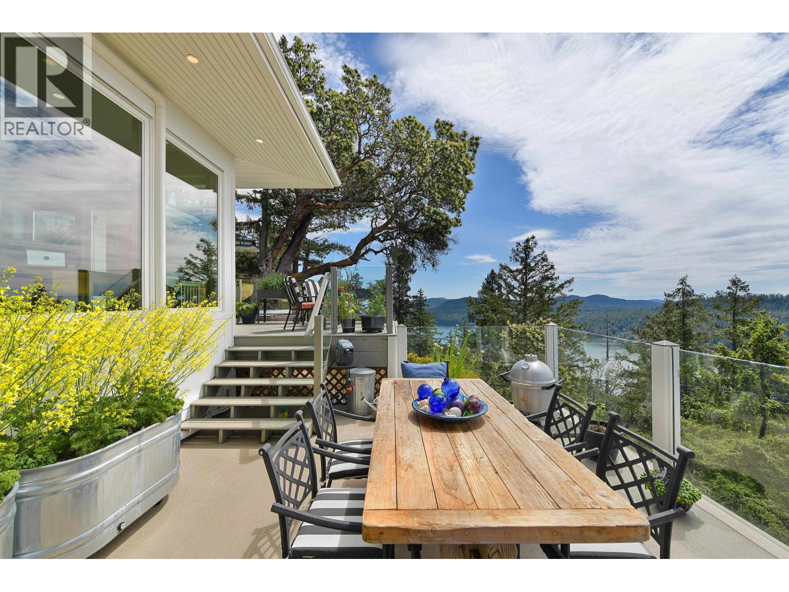 356 EAST WEST ROAD, Mayne Island