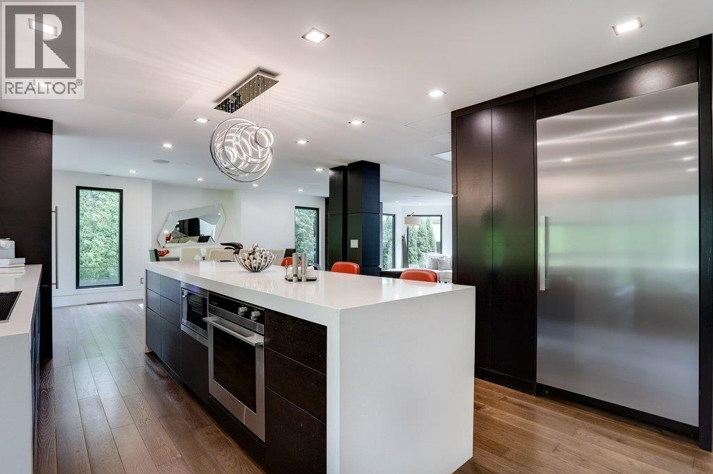 4577 CAPILANO ROAD, North Vancouver