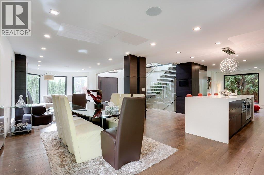 4577 CAPILANO ROAD, North Vancouver