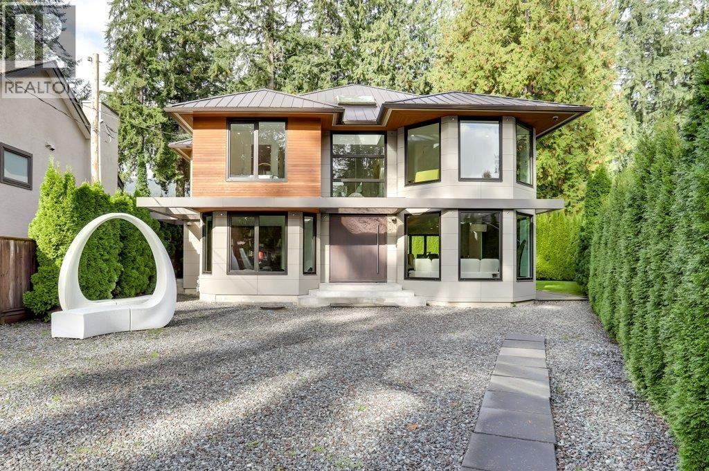 4577 CAPILANO ROAD, North Vancouver