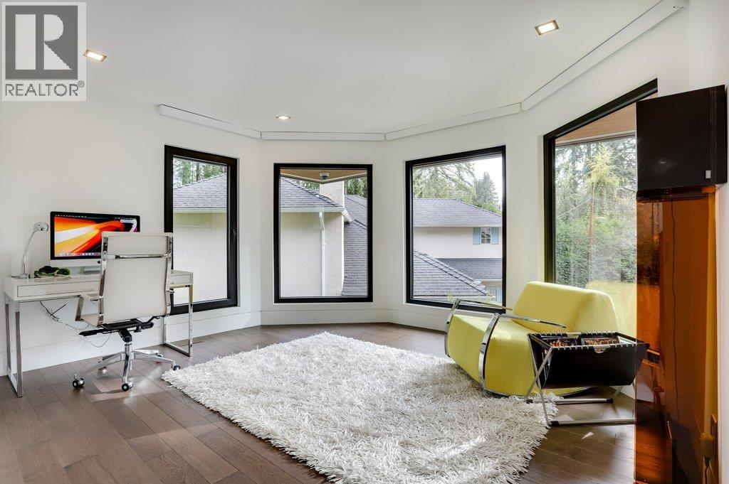 4577 CAPILANO ROAD, North Vancouver