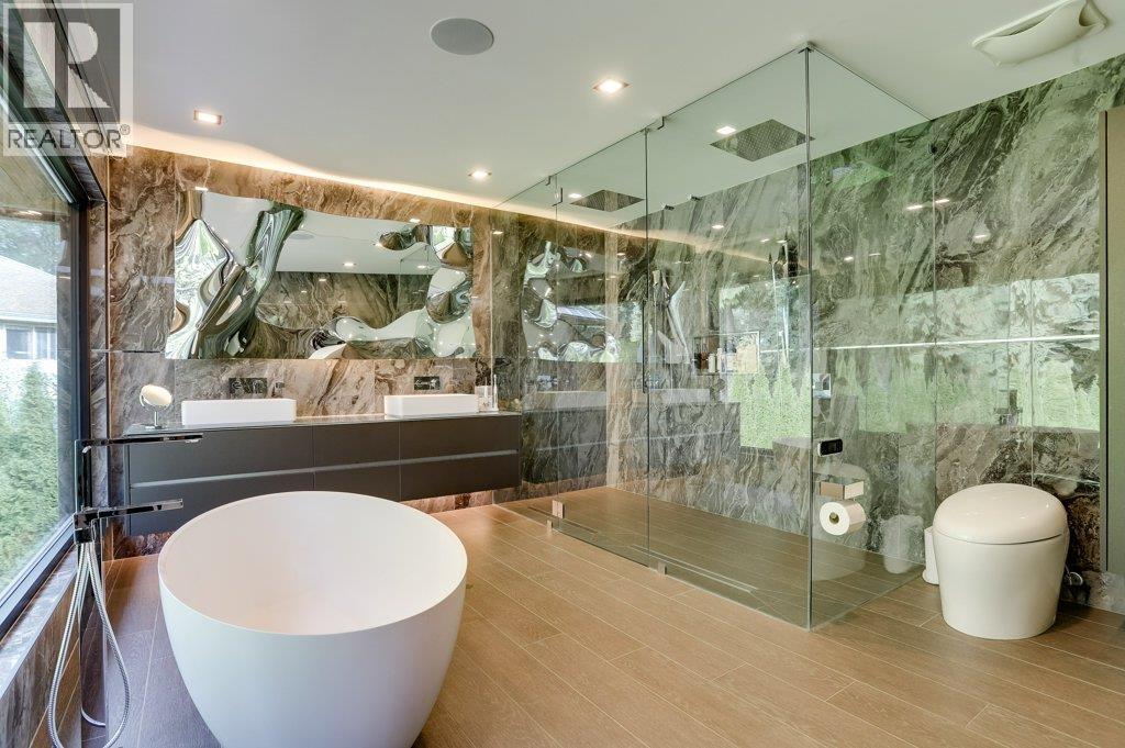 4577 CAPILANO ROAD, North Vancouver