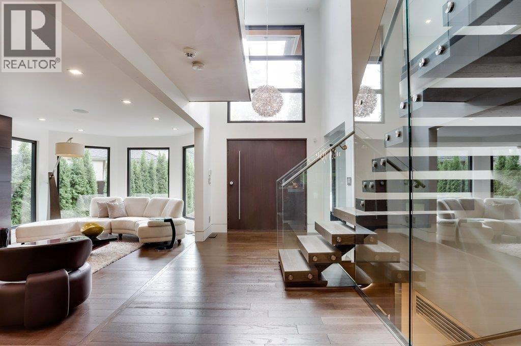 4577 CAPILANO ROAD, North Vancouver