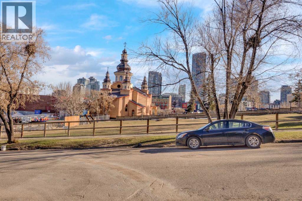 Single Family House for Sale in    Avenue NE Crescent Heights Calgary 