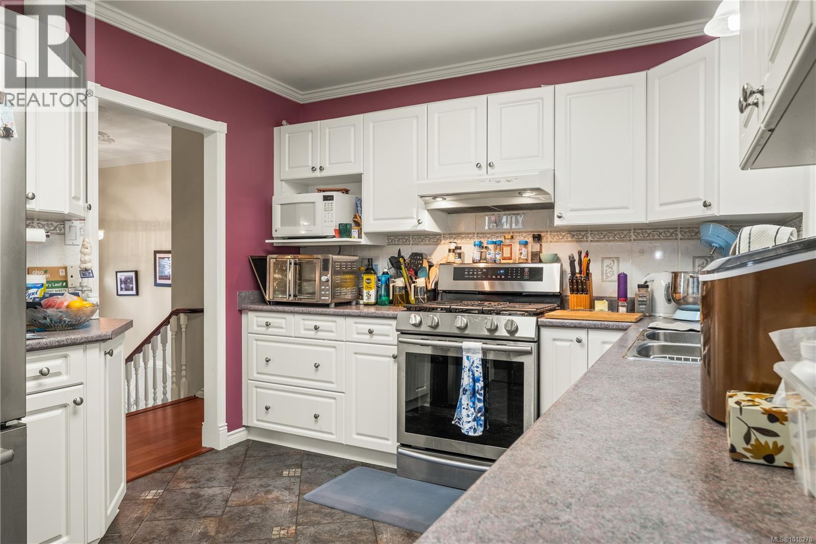 6081 PARKWAY DR - 11