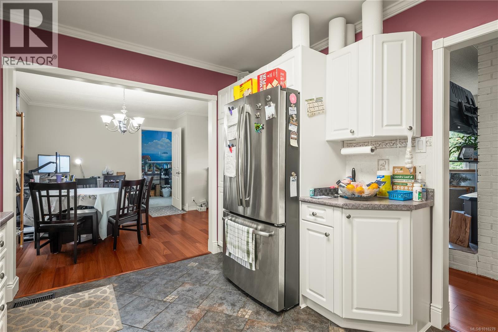 6081 PARKWAY DR - 12