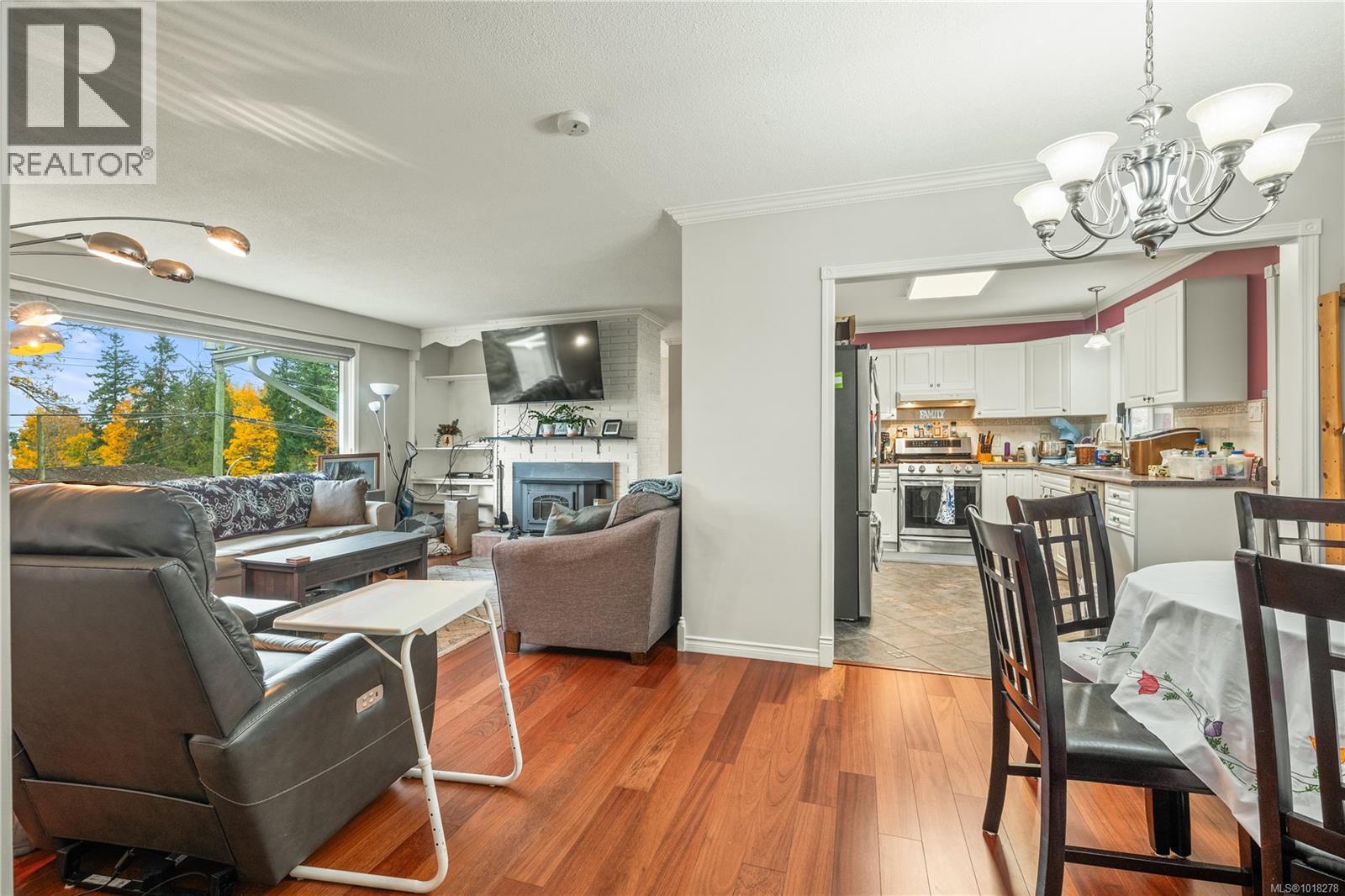 6081 PARKWAY DR - 13