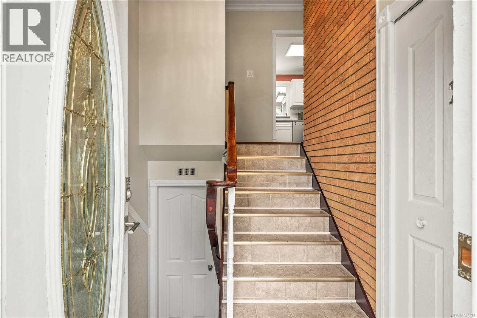 6081 PARKWAY DR - 26