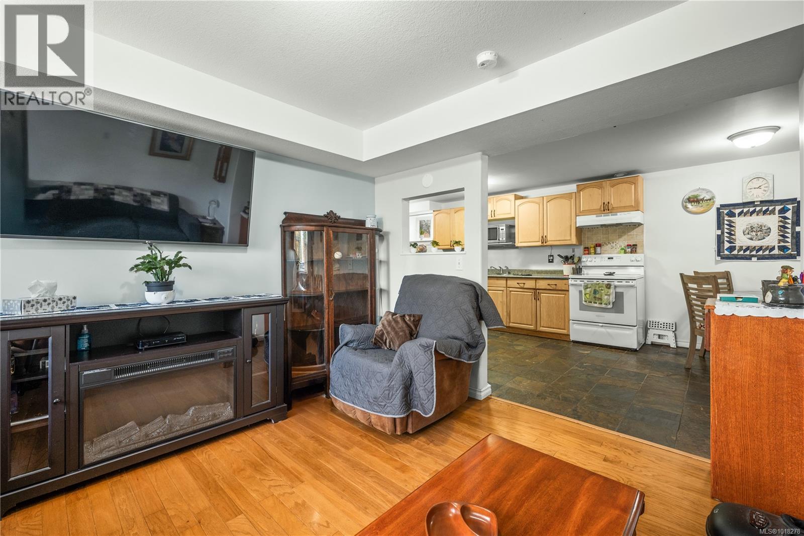 6081 PARKWAY DR - 28