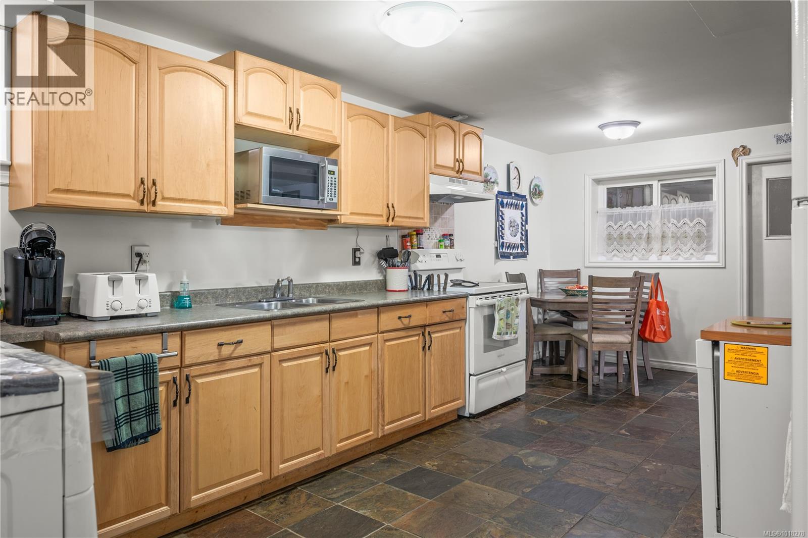 6081 PARKWAY DR - 30