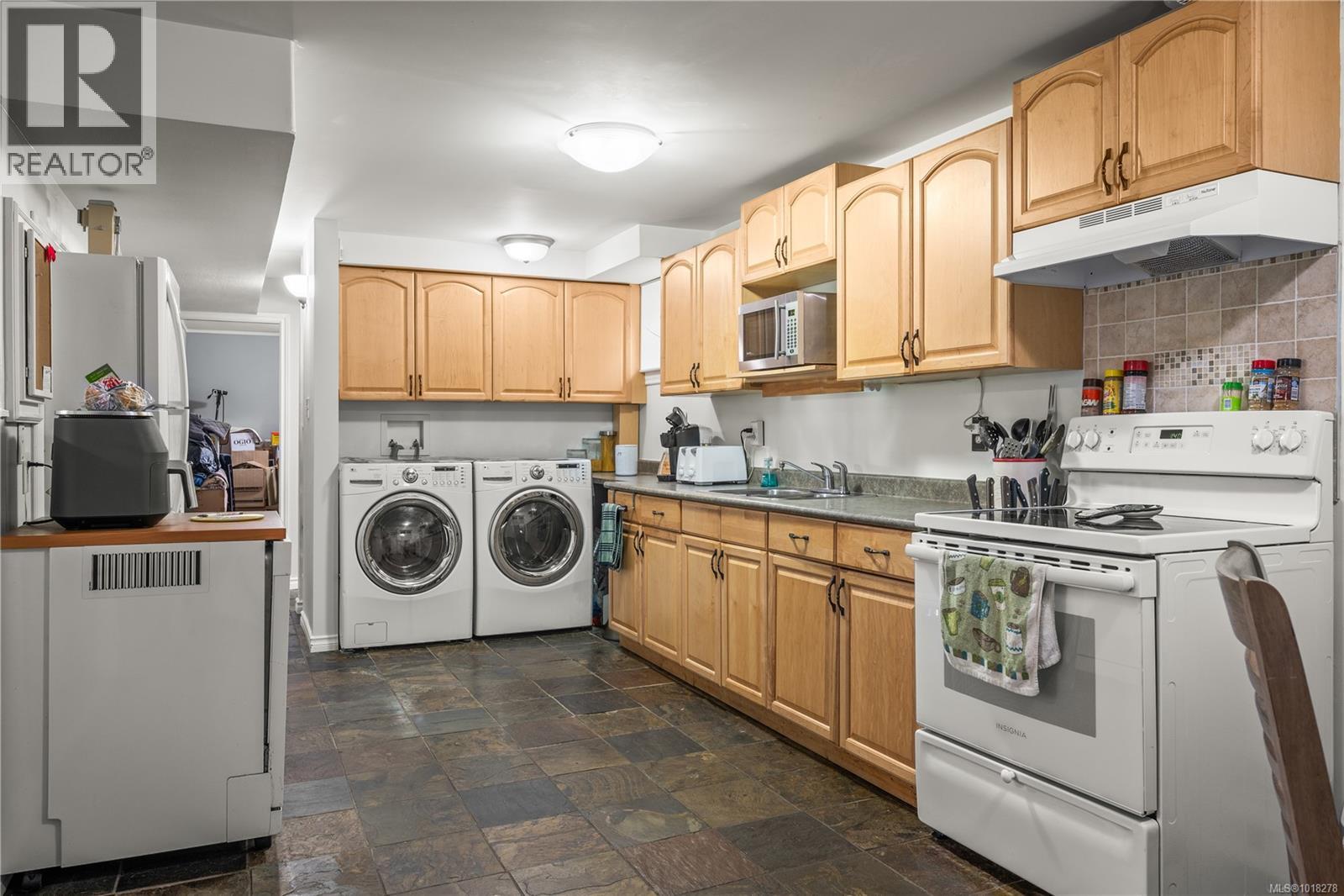 6081 PARKWAY DR - 32