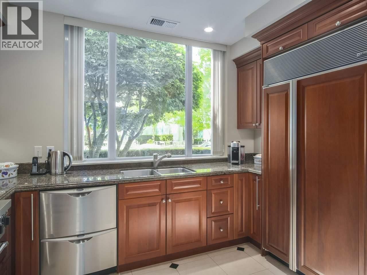 410 BEACH CRESCENT, Vancouver