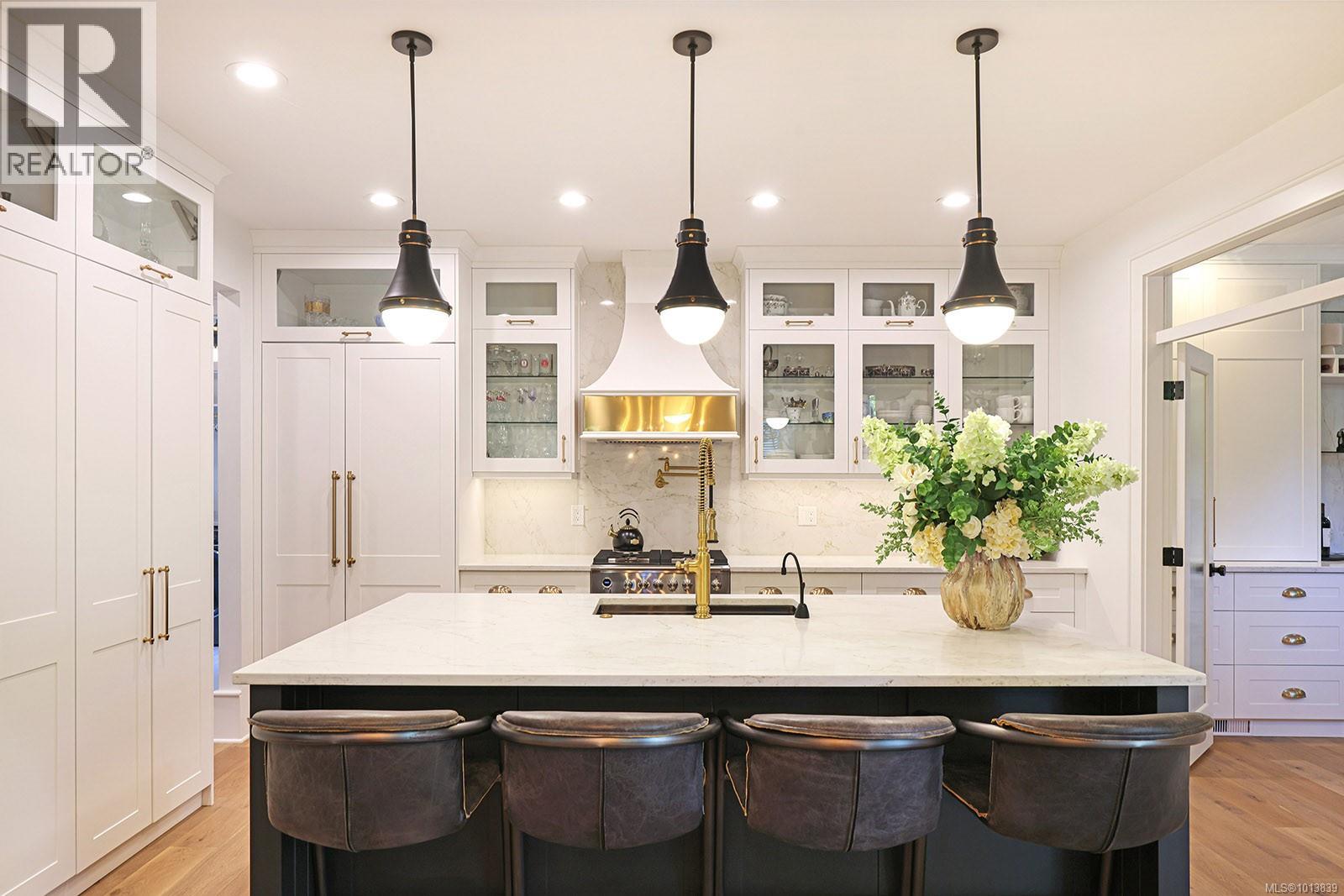 563 Eaglecrest Dr, Qualicum Beach