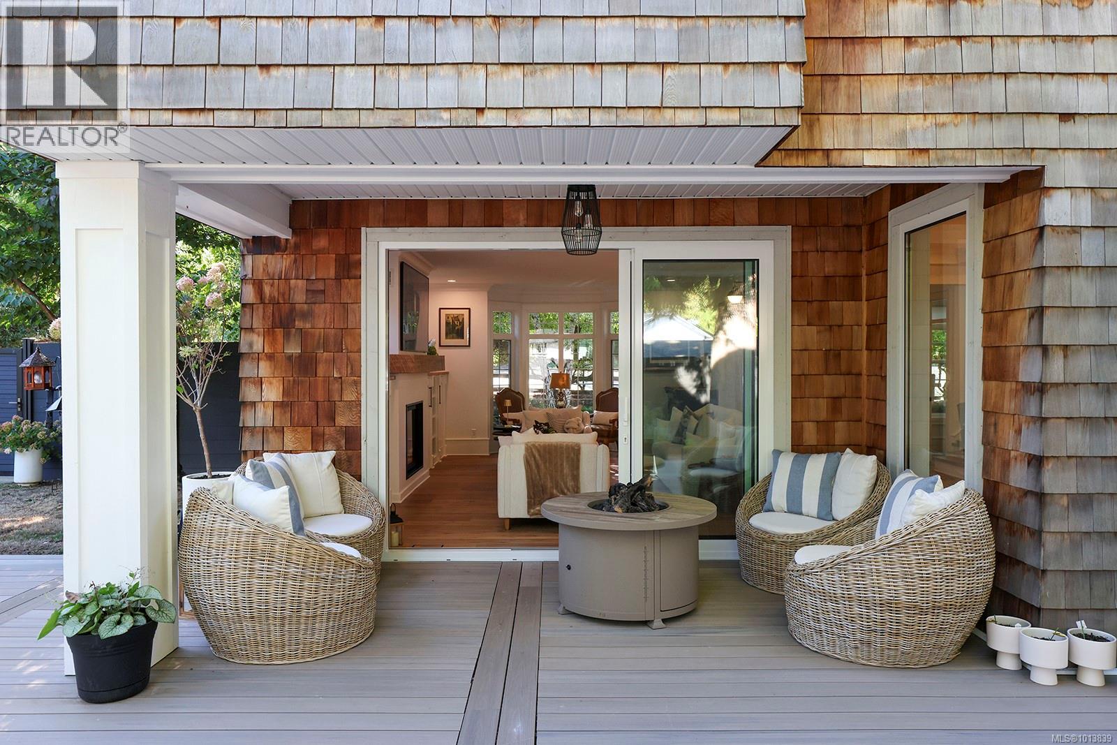 563 Eaglecrest Dr, Qualicum Beach