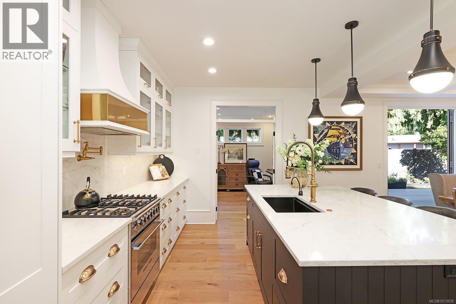 563 Eaglecrest Dr, Qualicum Beach