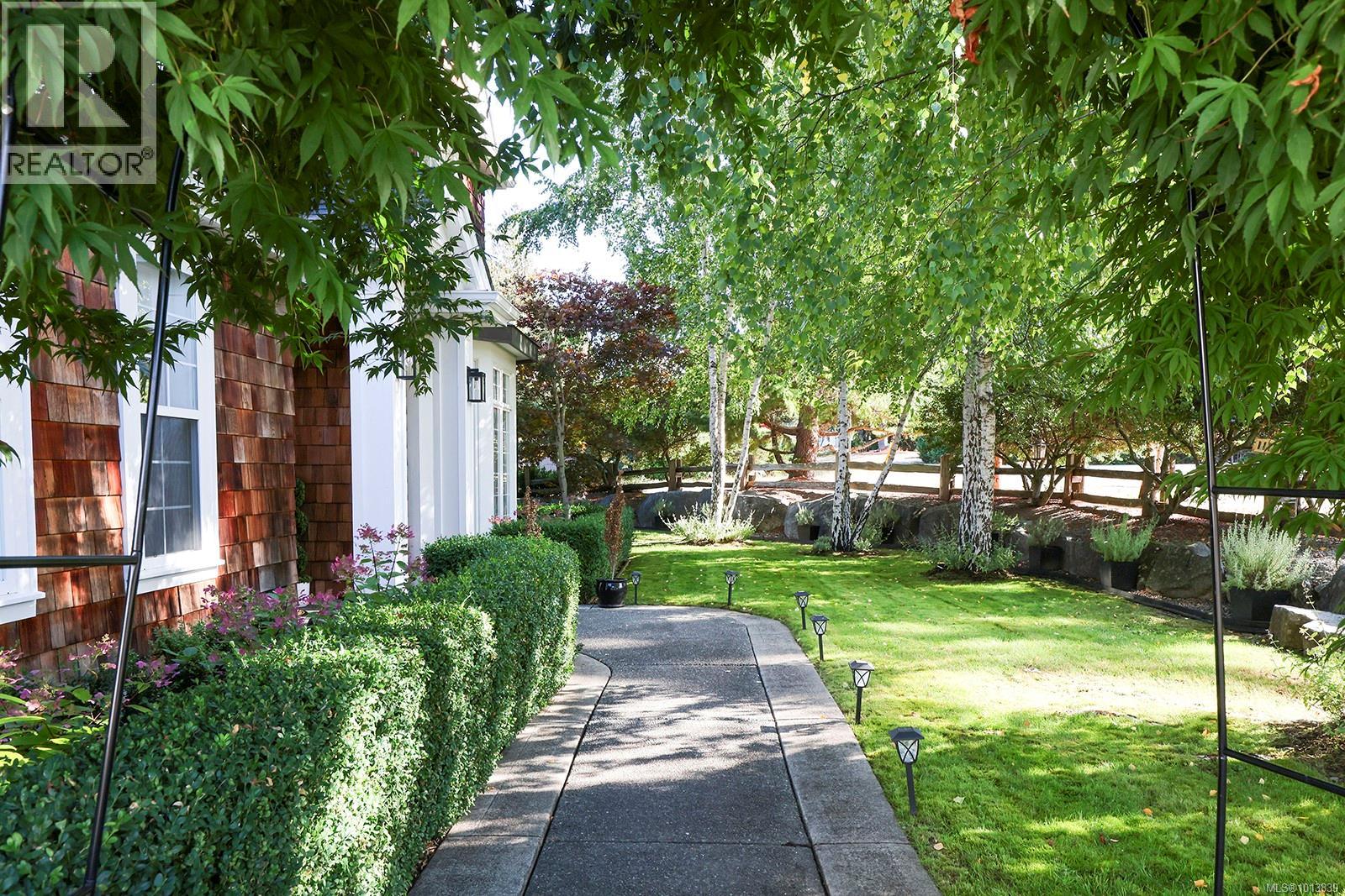 563 Eaglecrest Dr, Qualicum Beach