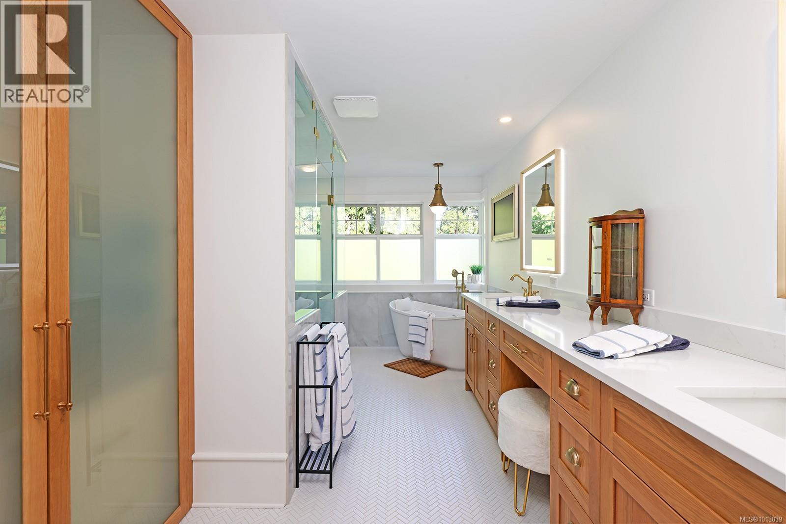 563 Eaglecrest Dr, Qualicum Beach