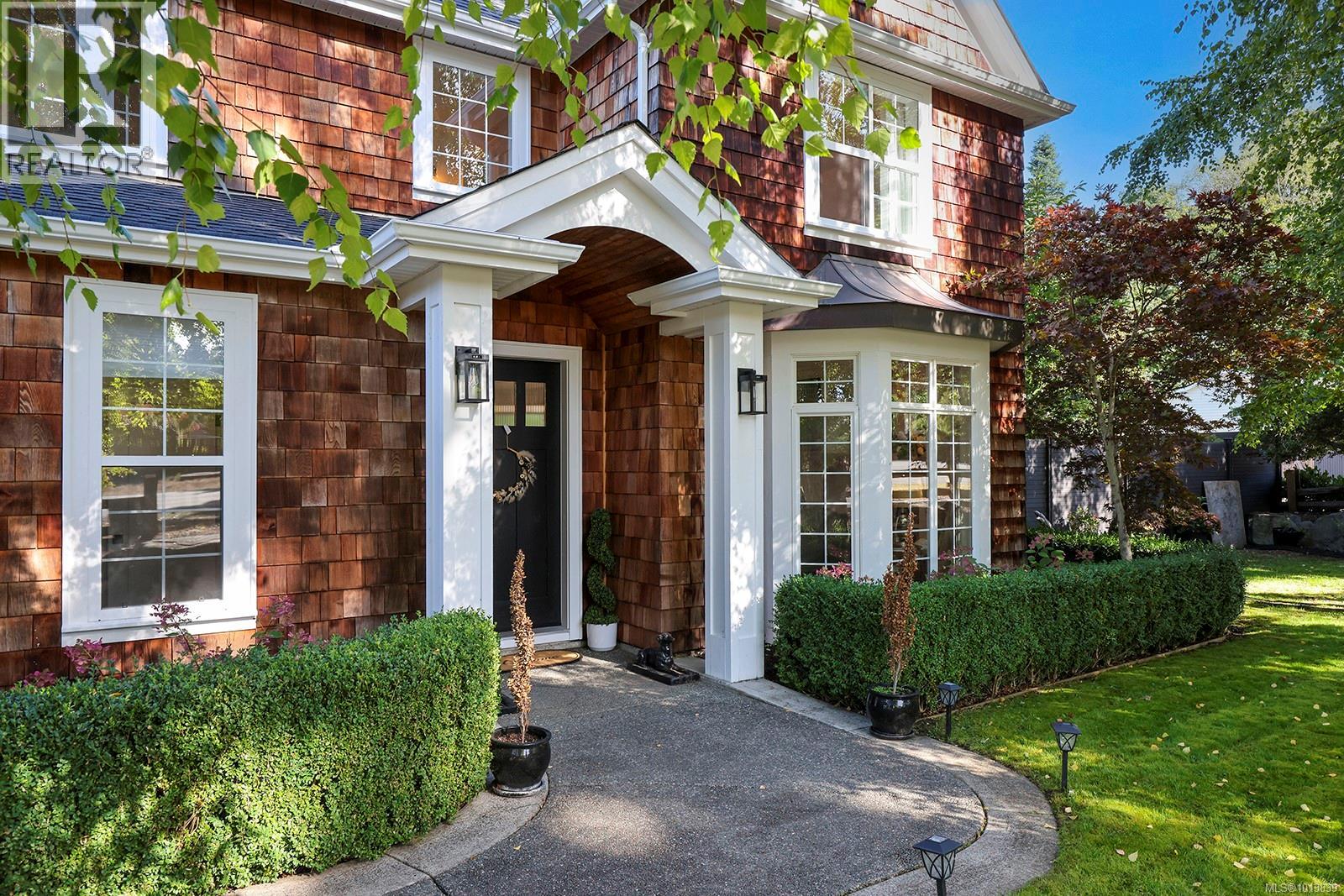 563 Eaglecrest Dr, Qualicum Beach