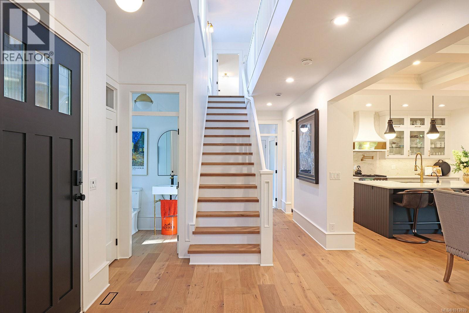 563 Eaglecrest Dr, Qualicum Beach