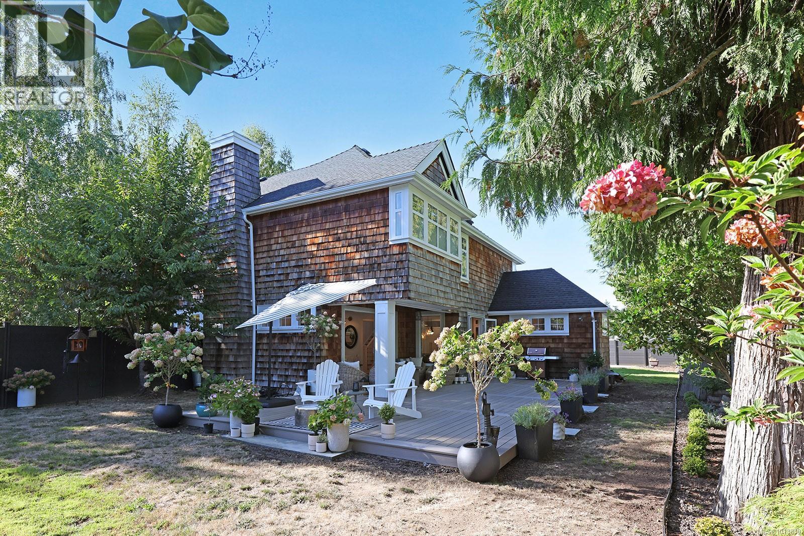 563 Eaglecrest Dr, Qualicum Beach