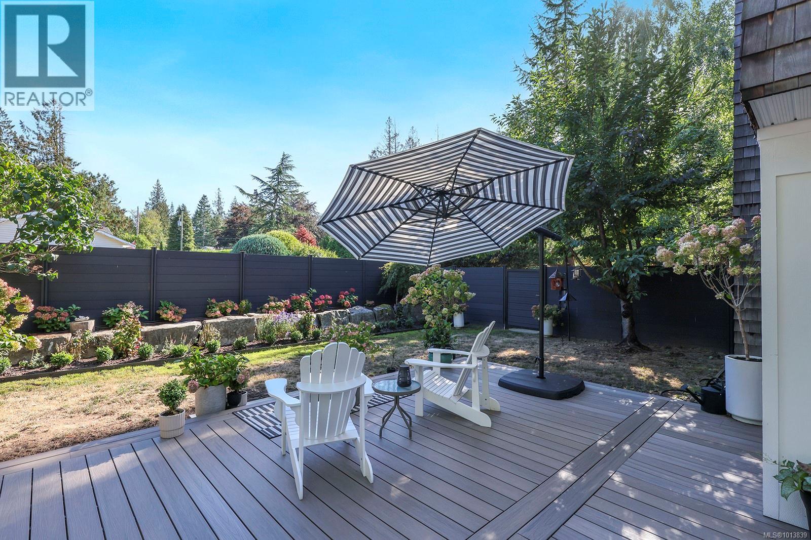 563 Eaglecrest Dr, Qualicum Beach
