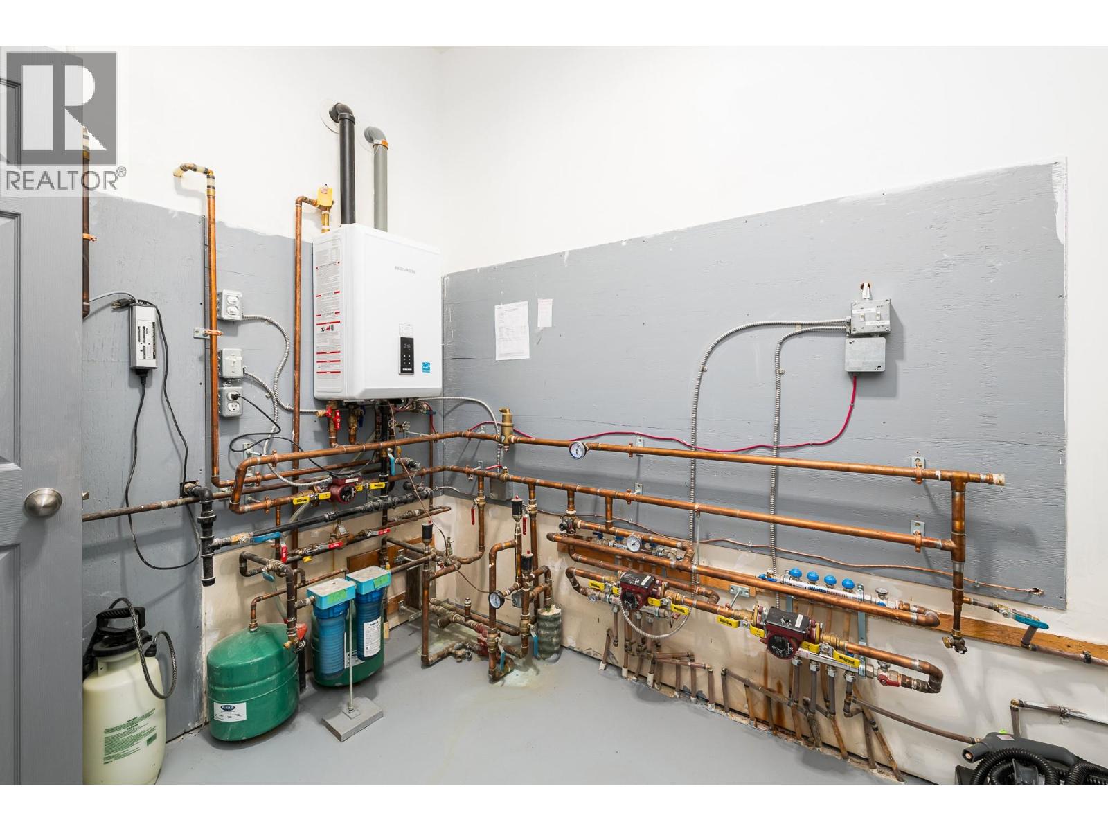 1087 Bear Brook Road, Creston