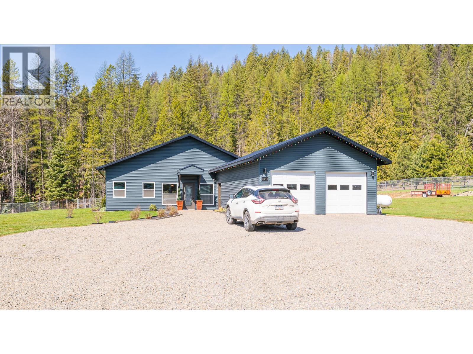 1087 Bear Brook Road, Creston