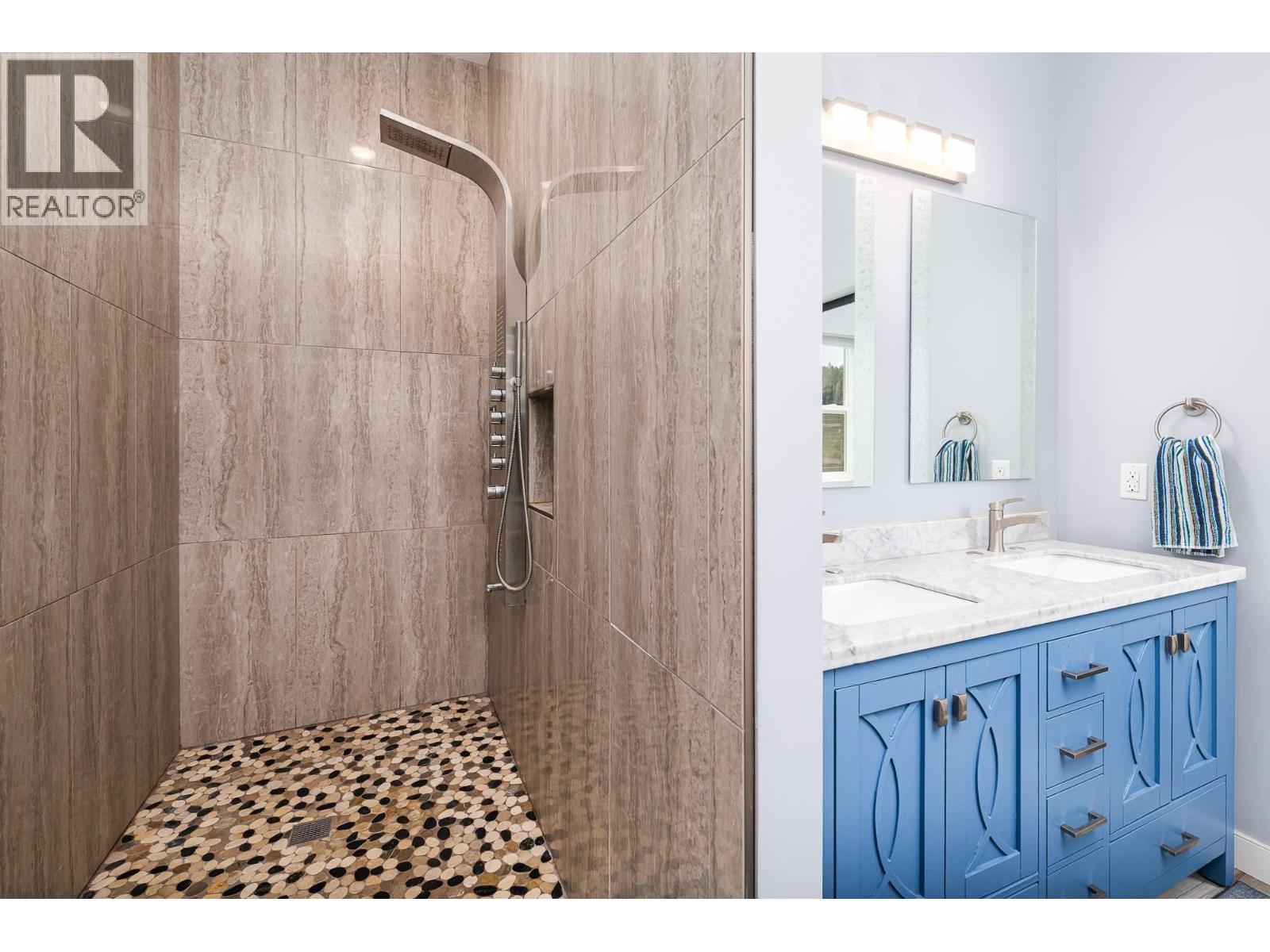 1087 Bear Brook Road, Creston