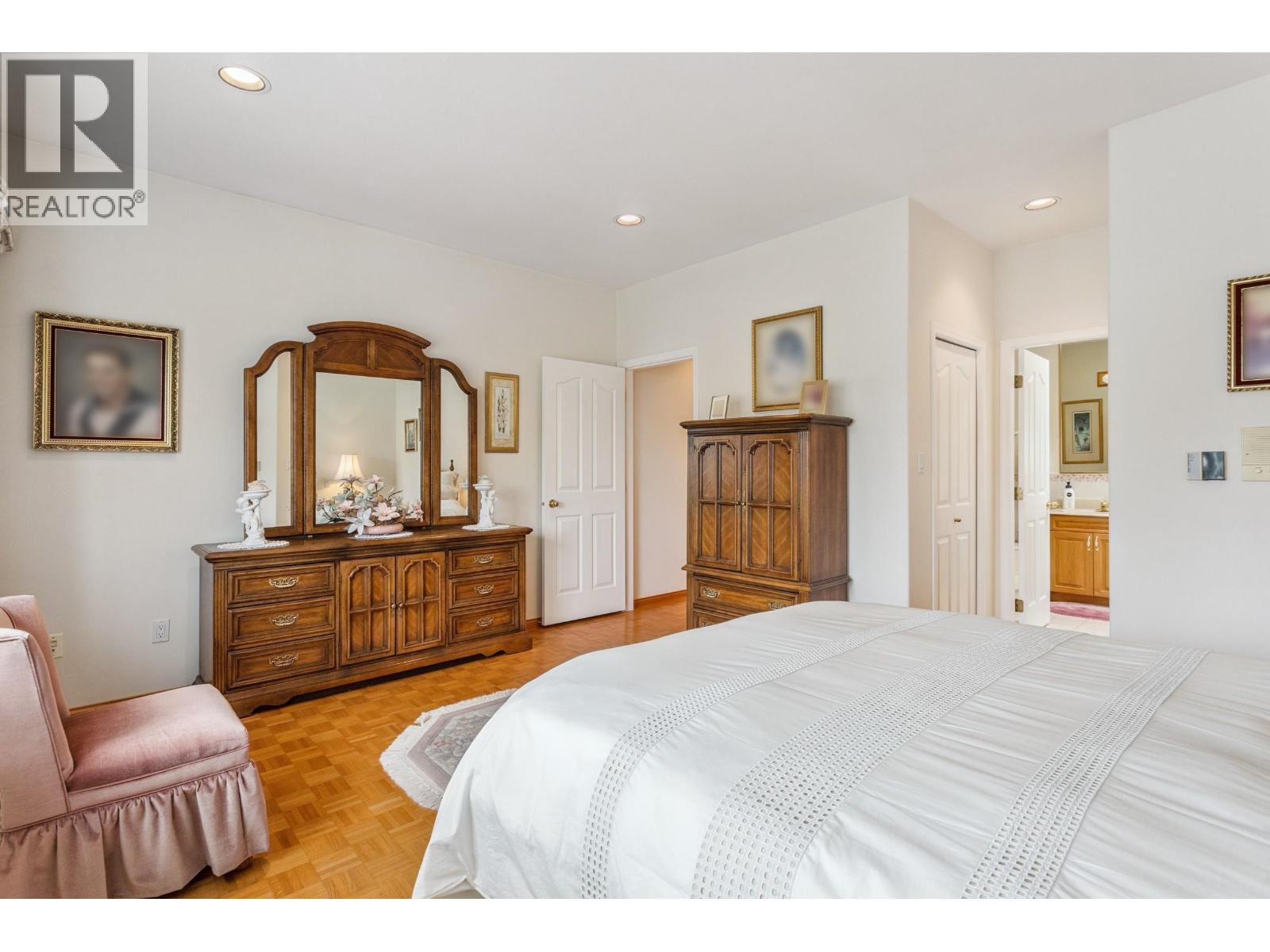 5889 NEVILLE STREET, Burnaby