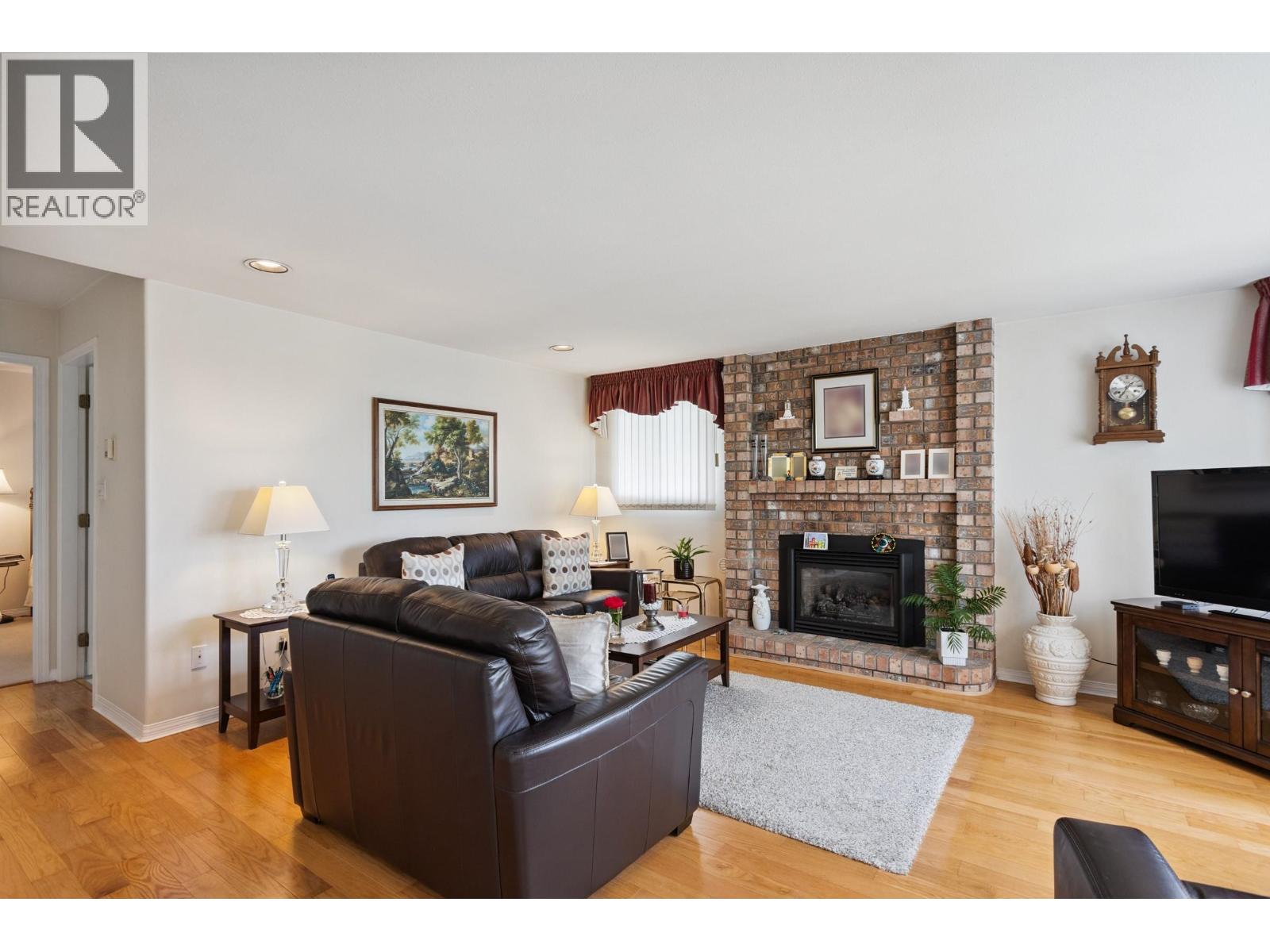 5889 NEVILLE STREET, Burnaby