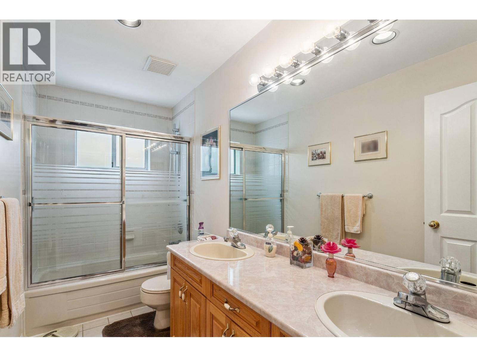 5889 NEVILLE STREET, Burnaby