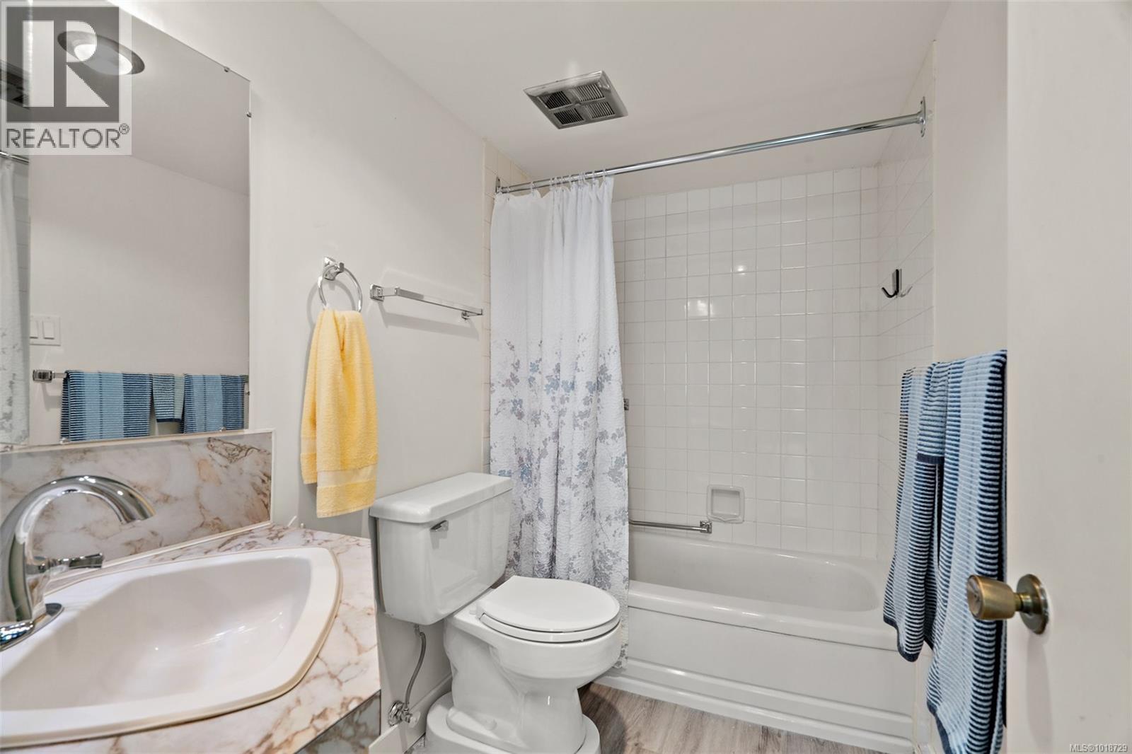 206 2050 White Birch Road, Sidney