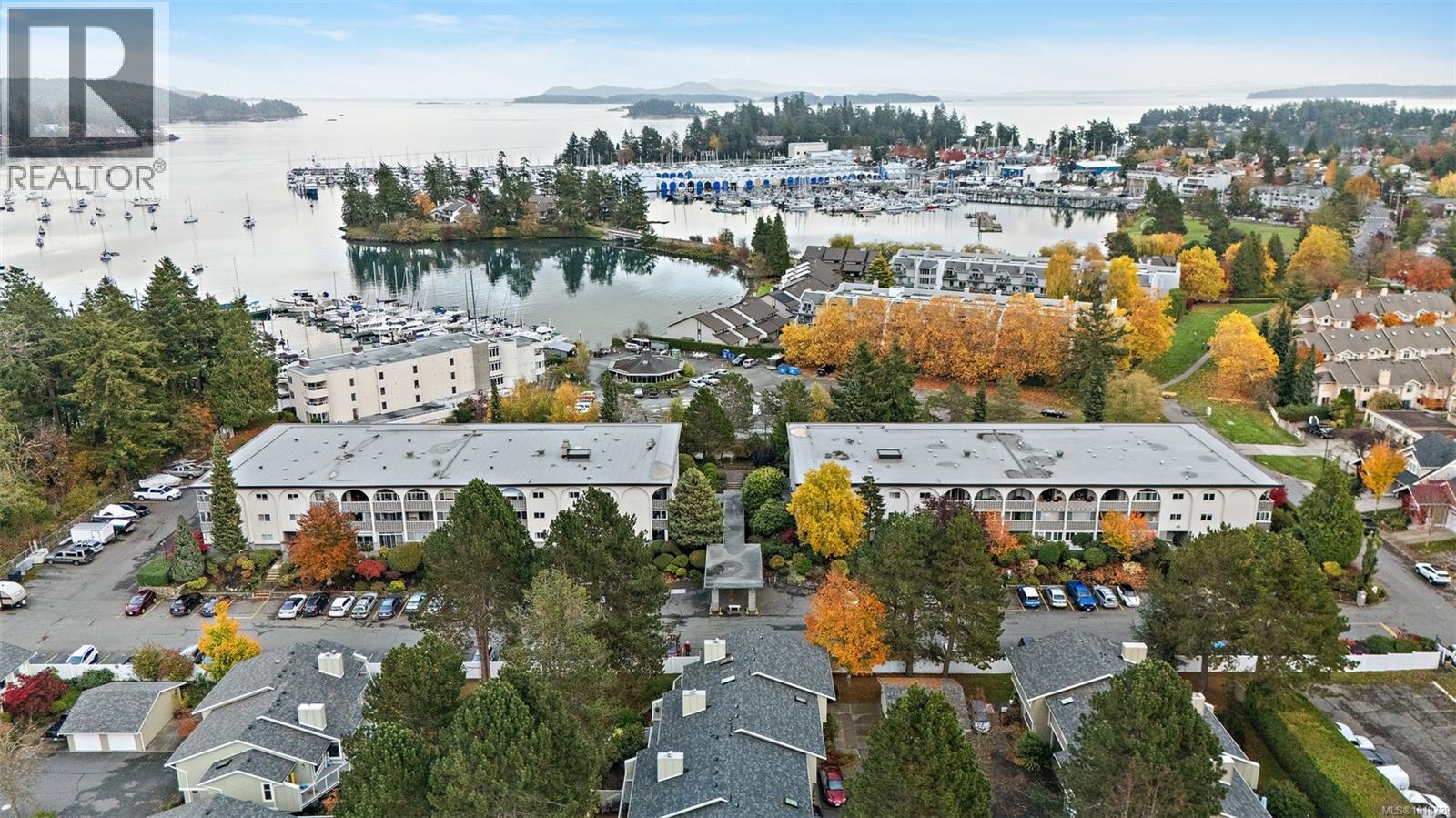 206 2050 White Birch Road, Sidney