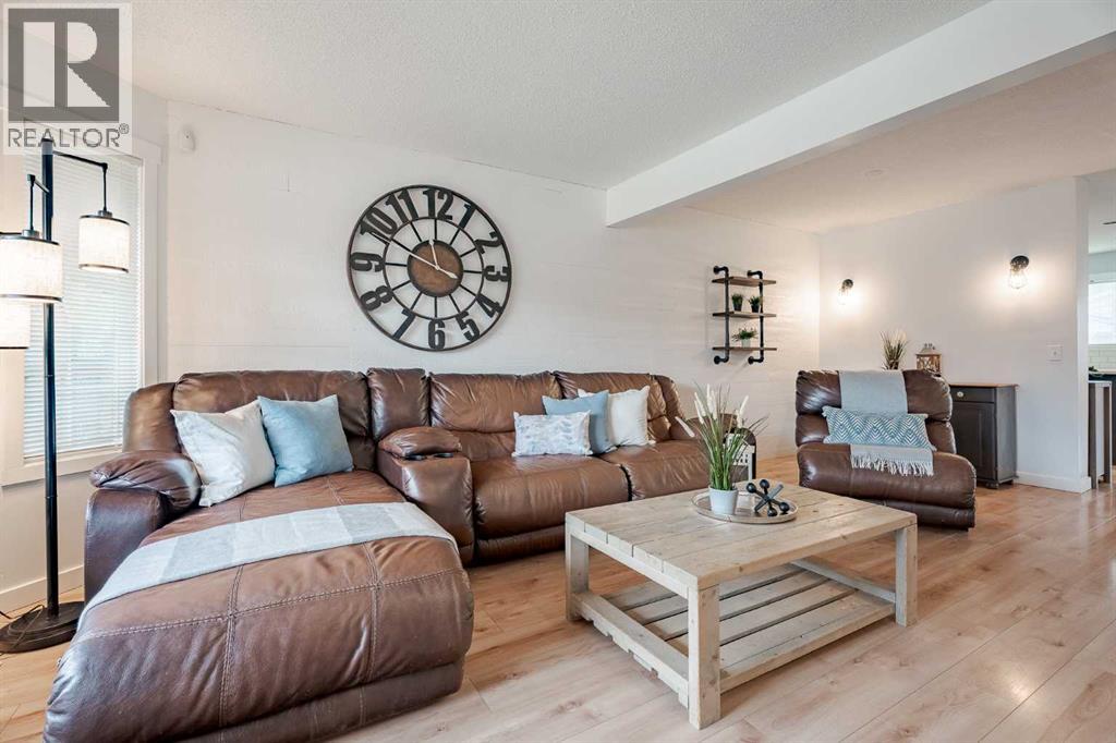 Single Family House for Sale in  Evansford Circle NW Evanston Calgary 