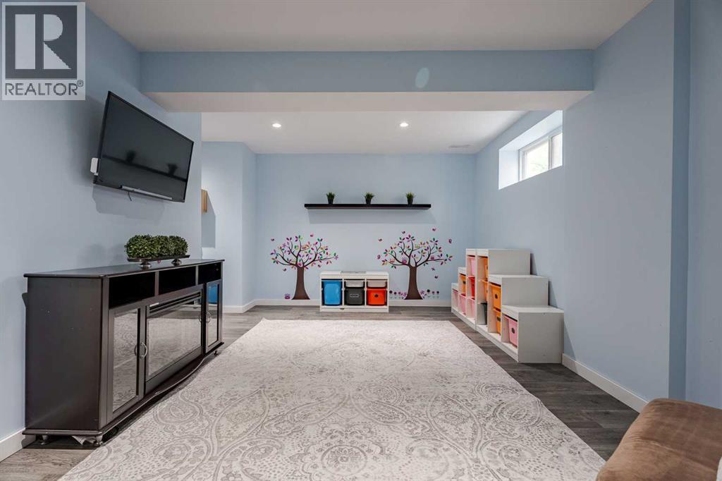 Single Family House for Sale in  Evansford Circle NW Evanston Calgary 