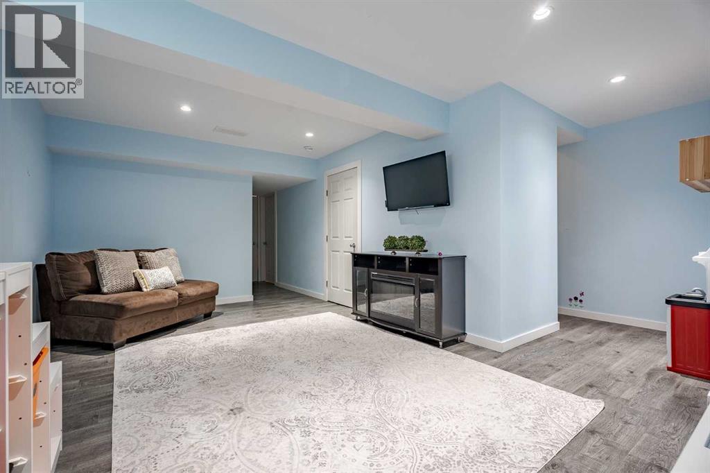 Single Family House for Sale in  Evansford Circle NW Evanston Calgary 