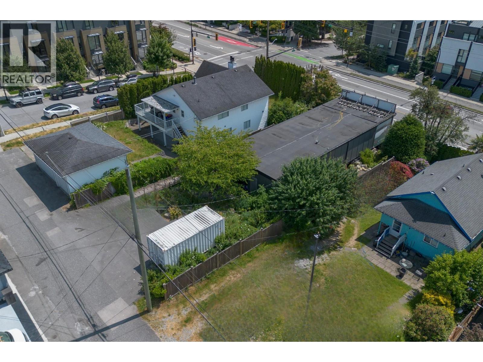 658 E 3RD STREET, North Vancouver