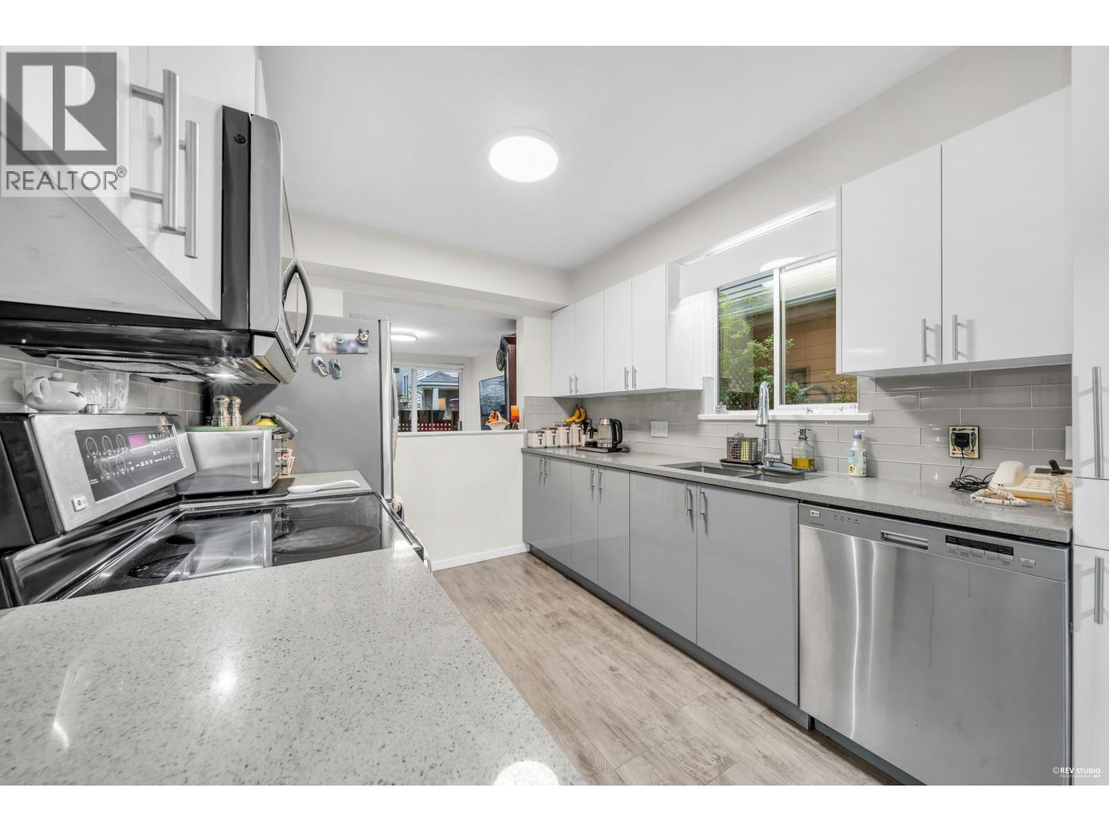 8 815 TOBRUCK AVENUE, North Vancouver