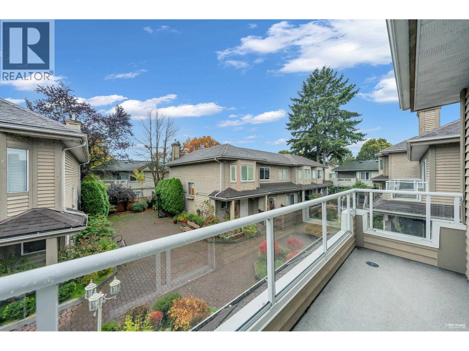 8 815 TOBRUCK AVENUE, North Vancouver