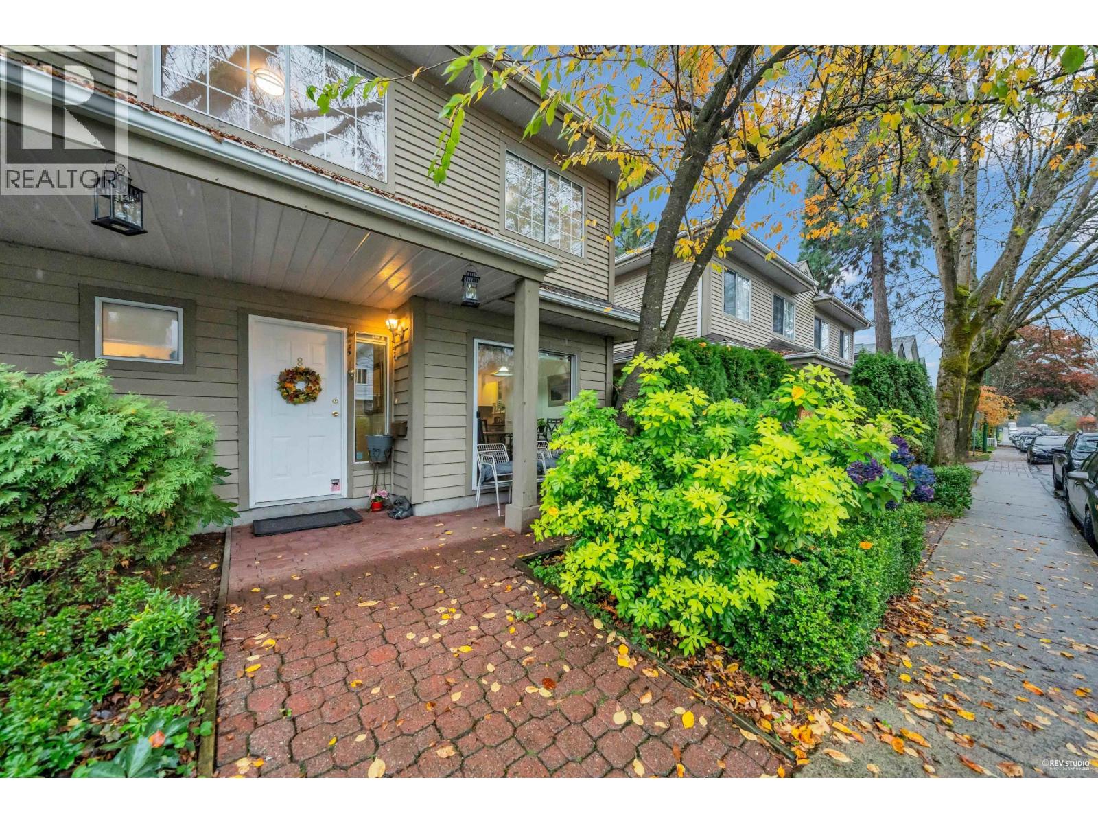 8 815 TOBRUCK AVENUE, North Vancouver