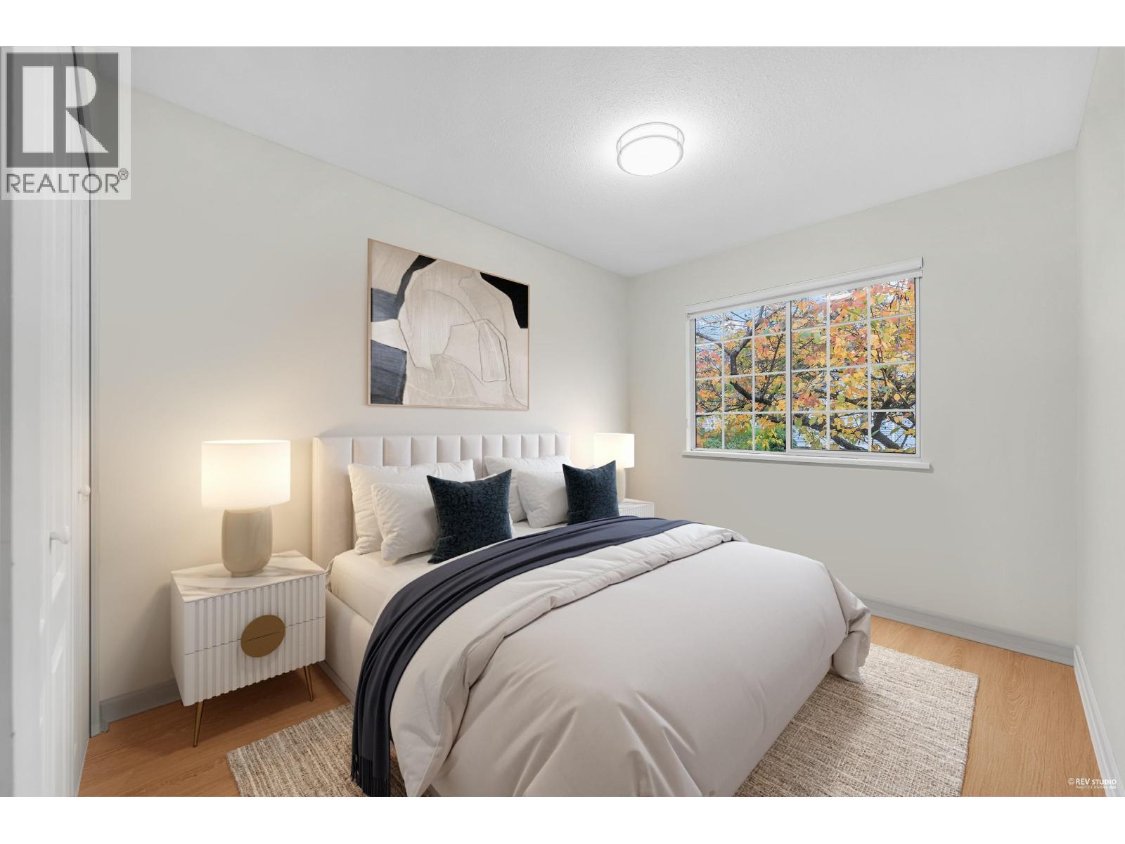 8 815 TOBRUCK AVENUE, North Vancouver