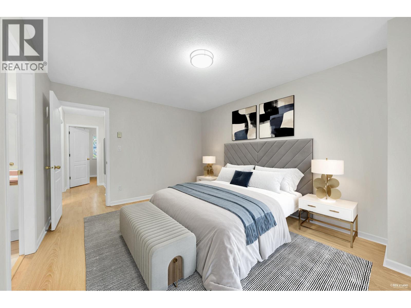 8 815 TOBRUCK AVENUE, North Vancouver