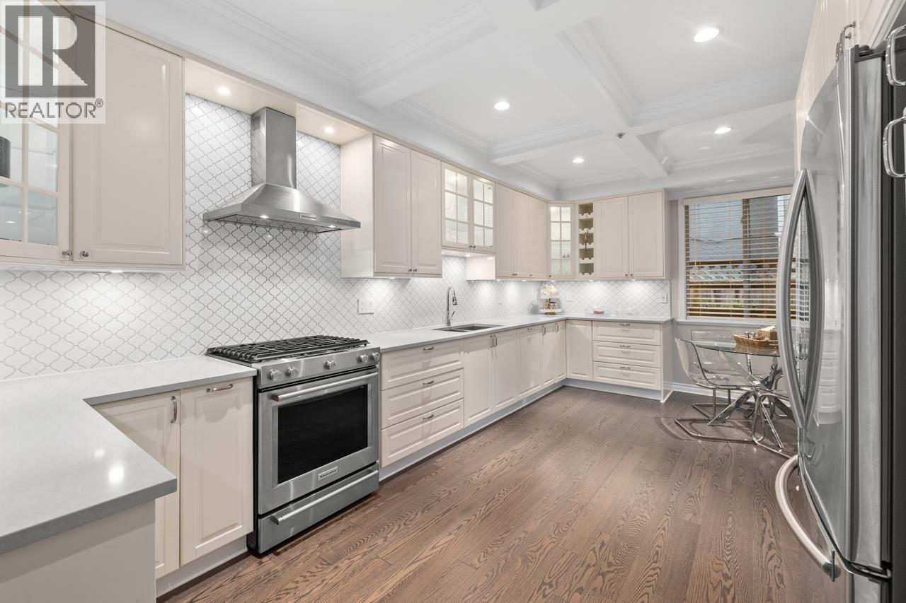 3135 SUNNYHURST ROAD, North Vancouver