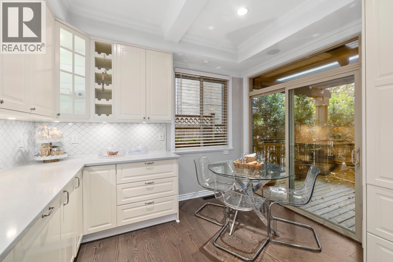 3135 SUNNYHURST ROAD, North Vancouver